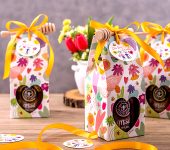 1 miód w kwiatowym pudełku na Dzień Babci i Dziadka