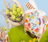 1 miód w kolorowym pudełku na Wielkanoc