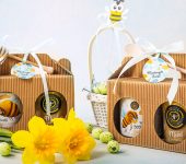 2 miody w kartoniku na Wielkanoc z 1 znakiem zodiaku