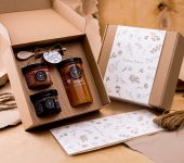 1 duży miód i 2 miodki w pudełku na każdą okazję (2 kolory)