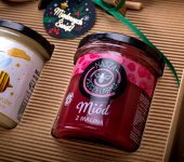 2 miody w pudełku na Boże Narodzenie z 1 znakiem zodiaku