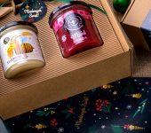2 miody w pudełku na Boże Narodzenie z 1 znakiem zodiaku