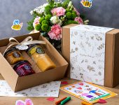 1 duży miód i 2 miodki w pudełku na Dzień Babci lub Dziadka