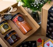 1 duży miód i 2 miodki w pudełku na Dzień Babci lub Dziadka