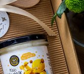 2 miody w pudełku na Dzień Babci lub Dziadka z 1 znakiem zodiaku