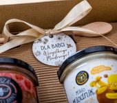 2 miody w pudełku na Dzień Babci lub Dziadka z 1 znakiem zodiaku