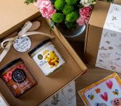 2 miody w pudełku na Dzień Babci lub Dziadka z 1 znakiem zodiaku