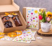 1 duży miód i 2 miodki w pudełku na Dzień Babci i Dziadka