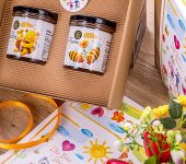 2 miody w pudełku na Dzień Babci i Dziadka z 2 znakami zodiaku