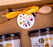 2 miody w pudełku na Dzień Babci i Dziadka z 2 znakami zodiaku