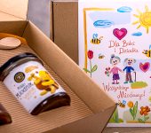 2 miody w pudełku na Dzień Babci i Dziadka z 2 znakami zodiaku