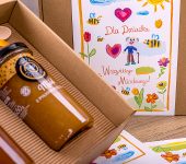 2 duże miody w pudełku na Dzień Babci i Dziadka