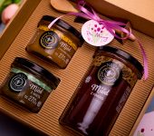 1 duży miód i 2 miodki w pudełku na Dzień Matki