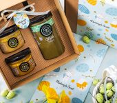 1 duży miód i 2 miodki w pudełku na Wielkanoc