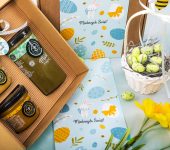 1 duży miód i 2 miodki w pudełku na Wielkanoc