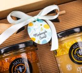 2 duże miody w pudełku na Wielkanoc