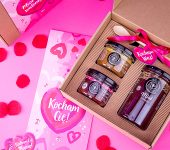 1 duży miód i 2 miodki w pudełku na Walentynki