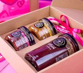 1 duży miód i 2 miodki w pudełku na Walentynki