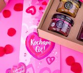 1 duży miód i 2 miodki w pudełku na Walentynki