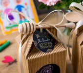 1 miód w kartoniku na Dzień Babci lub Dziadka