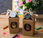 1 duży miód w kartoniku na Dzień Babci lub Dziadka