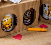 2 miody w kartoniku na Dzień Babci lub Dziadka z 1 znakiem zodiaku