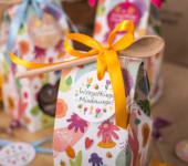 1 miód w kwiatowym pudełku na każdą okazję (3 kolory)