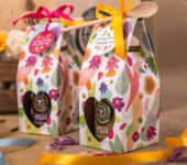 1 miód w kwiatowym pudełku na każdą okazję (3 kolory)