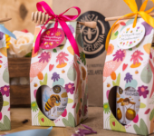 1 miód w w kwiatowym pudełku na każdą okazję z 1 znakiem zodiaku (3 kolory)