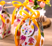 1 miód w kwiatowym pudełku na Dzień Babci i Dziadka