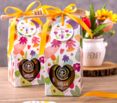 1 miód w kwiatowym pudełku na Dzień Babci i Dziadka