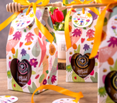 1 miód w kwiatowym pudełku na Dzień Babci i Dziadka