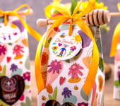 1 miód w kwiatowym pudełku na Dzień Babci i Dziadka