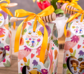 1 miód w kwiatowym pudełku na Dzień Babci i Dziadka z 1 znakiem zodiaku