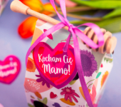 1 miód w kolorowym pudełku na Dzień Matki