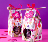 1 miód w kwiatowym pudełku na Walentynki