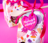 1 miód w kwiatowym pudełku na Walentynki