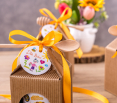 1 miód w kartoniku na Dzień Babci i Dziadka z 1 znakiem zodiaku