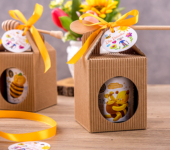 1 miód w kartoniku na Dzień Babci i Dziadka z 1 znakiem zodiaku