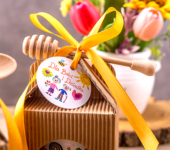 1 miód w kartoniku na Dzień Babci i Dziadka z 1 znakiem zodiaku