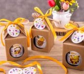 1 miód w kartoniku na Dzień Babci i Dziadka z 1 znakiem zodiaku