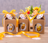 1 miód w kartoniku na Dzień Babci i Dziadka z 1 znakiem zodiaku