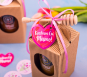 1 duży miód w kartoniku na Dzień Matki