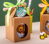 1 miód w kartoniku na Dzień Nauczyciela z 1 znakiem zodiaku