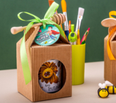 1 miód w kartoniku na Dzień Nauczyciela z 1 znakiem zodiaku