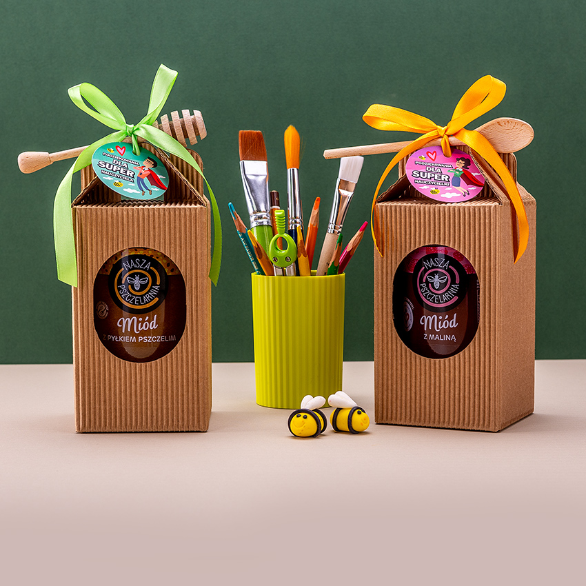 1 duży miód w kartoniku na koniec Roku Szkolnego