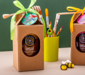 1 duży miód w kartoniku na Dzień Nauczyciela