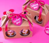 2 miody w kartoniku na Walentynki z 2 znakami zodiaku