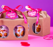 2 miody w kartoniku na Walentynki z 2 znakami zodiaku