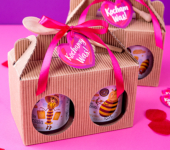 2 miody w kartoniku na Walentynki z 2 znakami zodiaku